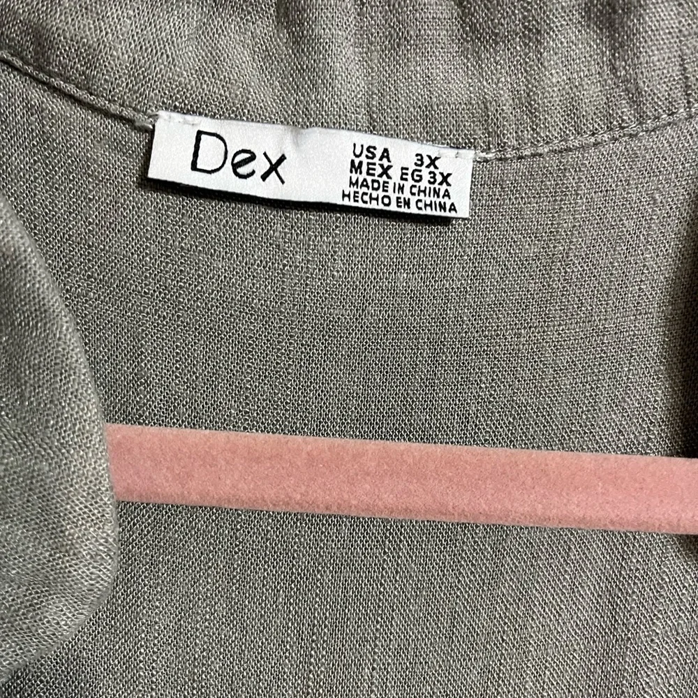 Lovely Dex Plus Garden Leaf
Button Up Tunic Size 3XL - Picture 6 of 6